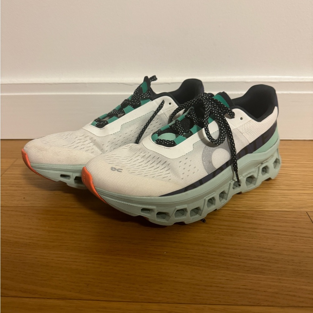 ON Cloud Monster Size 9 in EXCELLENT condition